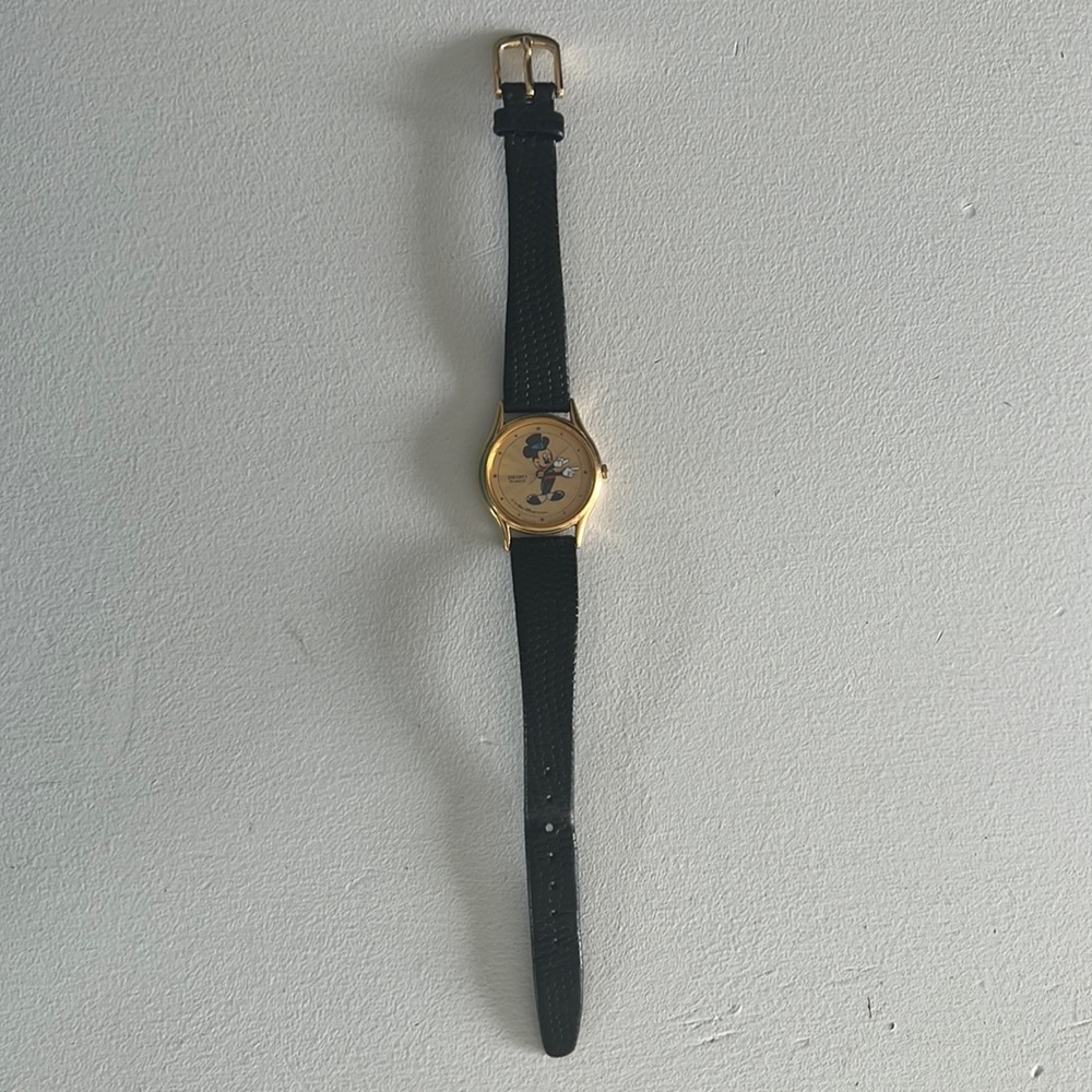 Vintage Mickey Mouse watch. Good condition